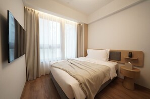 Habitación individual, vista a la ciudad | Escritorio, espacio para trabajar con laptop y wifi gratis 