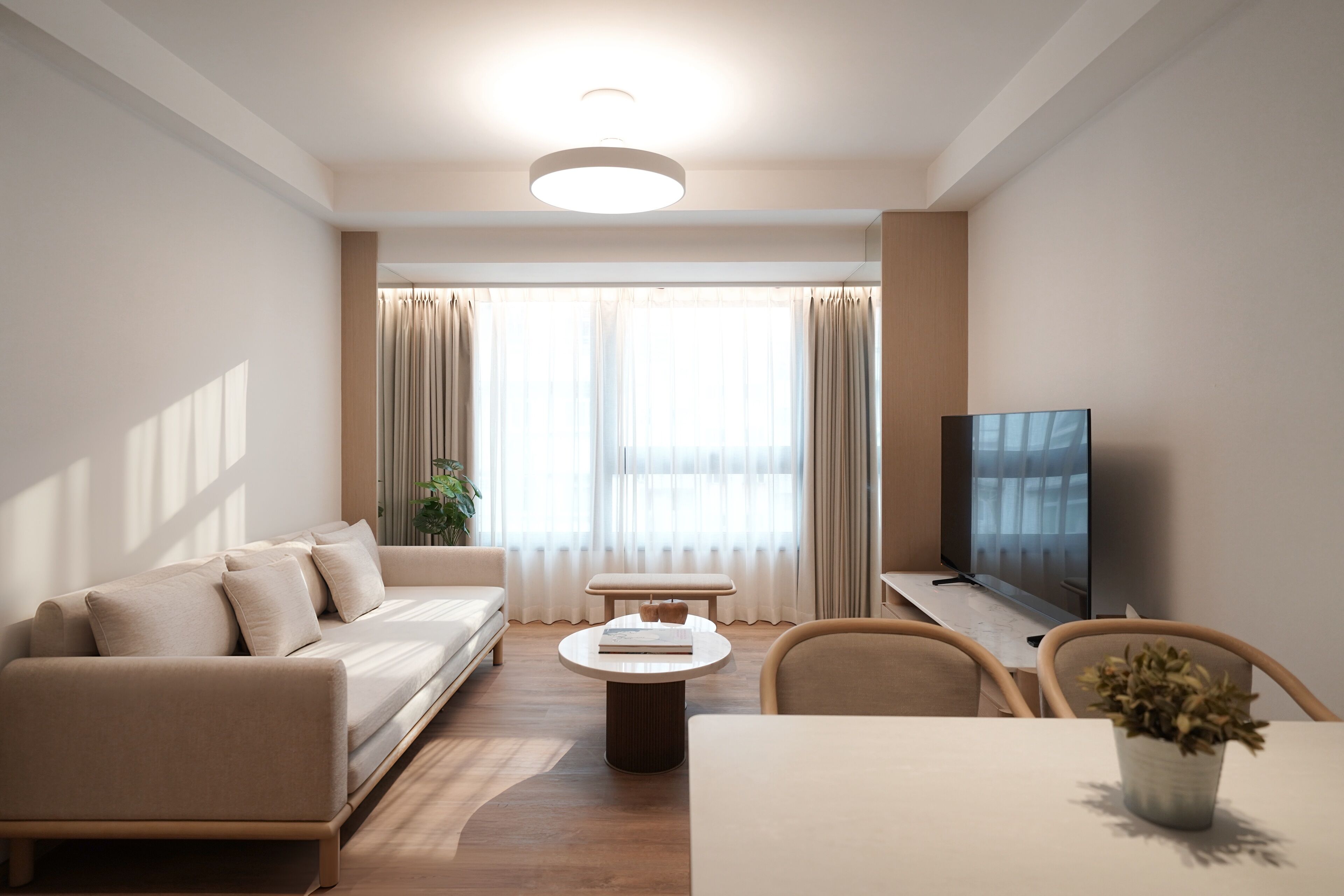 43-英寸智能电视（配备有线频道）