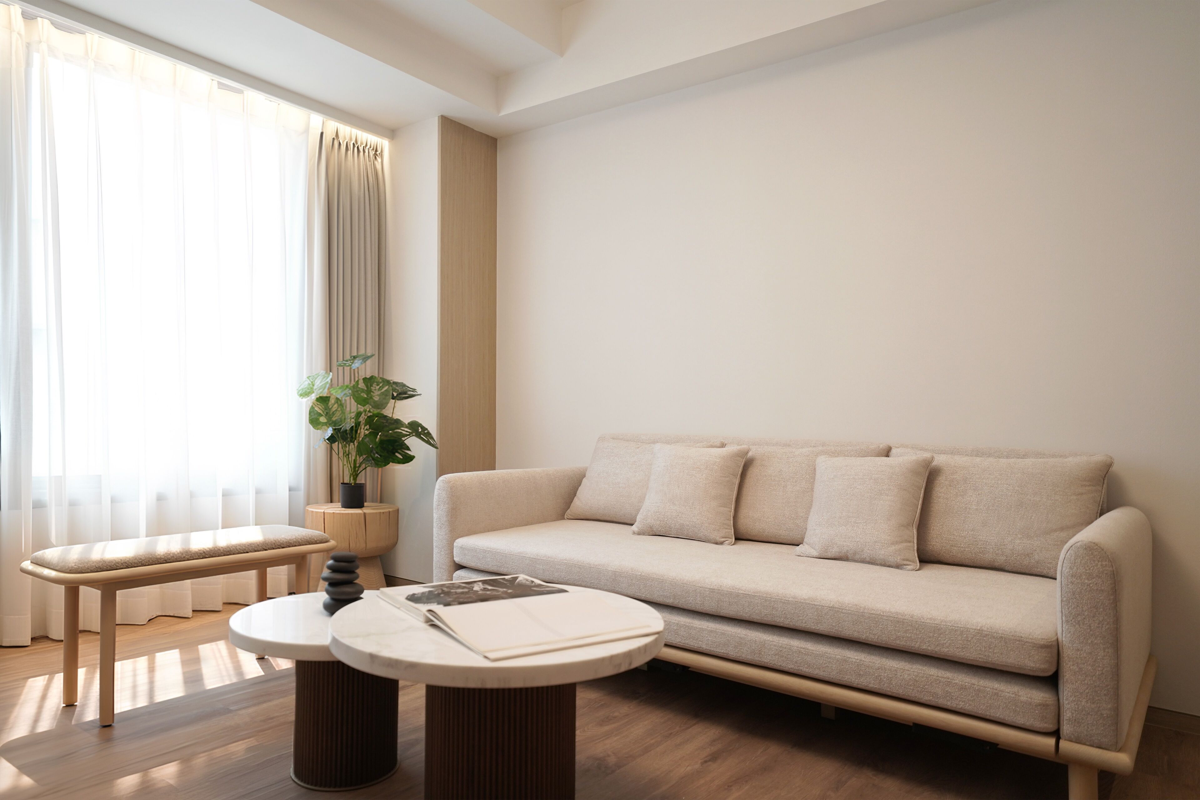 三人房, 城市景观 | 起居区 | 43-英寸智能电视（配备有线频道）