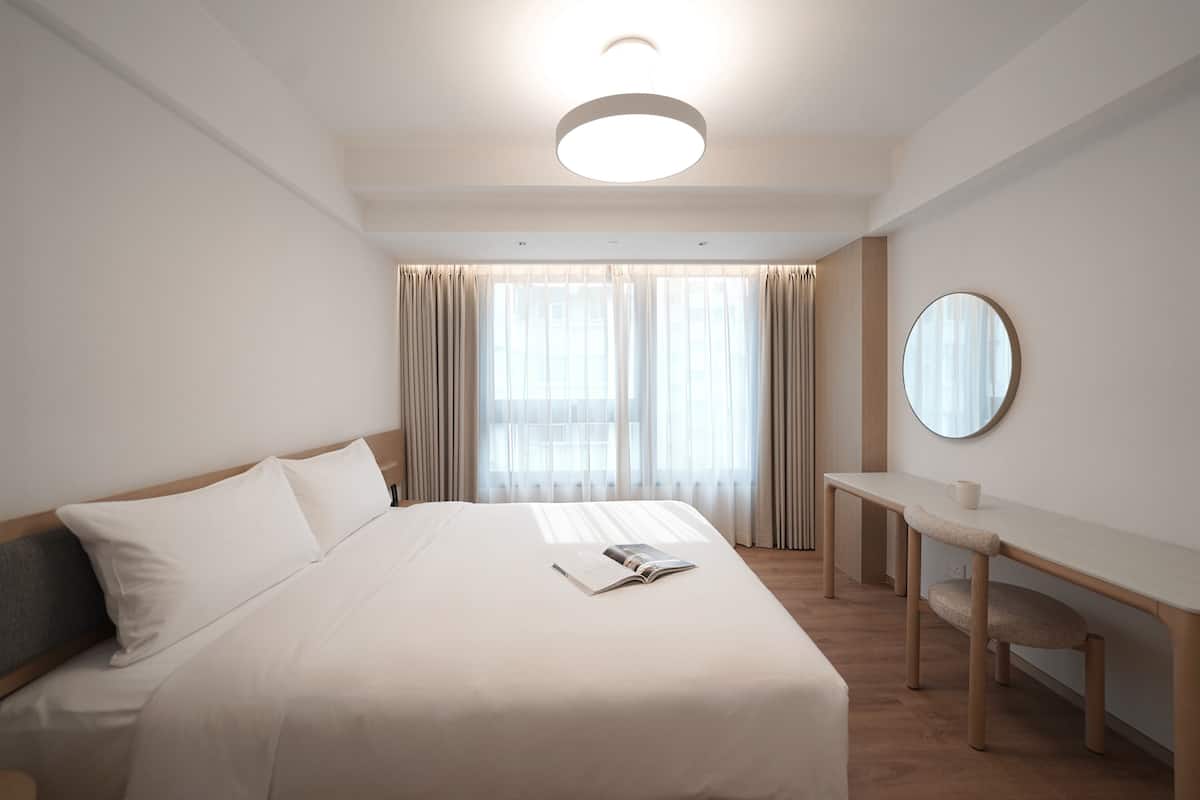 套房 | 羽絨被、房內夾萬、書桌、手提電腦工作空間