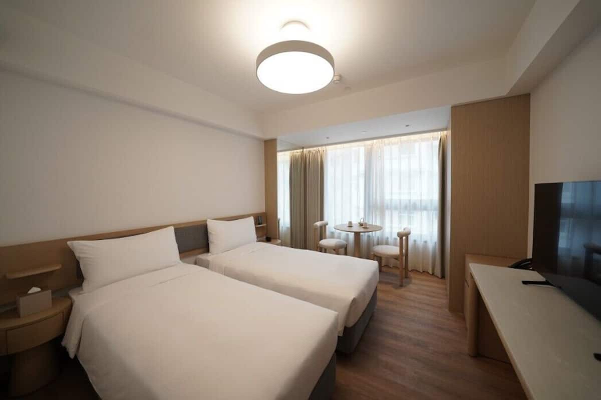 Habitación Deluxe con 2 camas individuales, vista a la ciudad | Escritorio, espacio para trabajar con laptop y wifi gratis