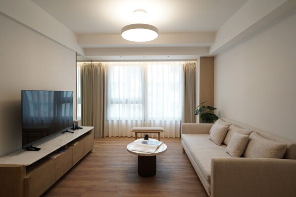 Triple Room, City View | Desk, laptop workspace, free WiFi