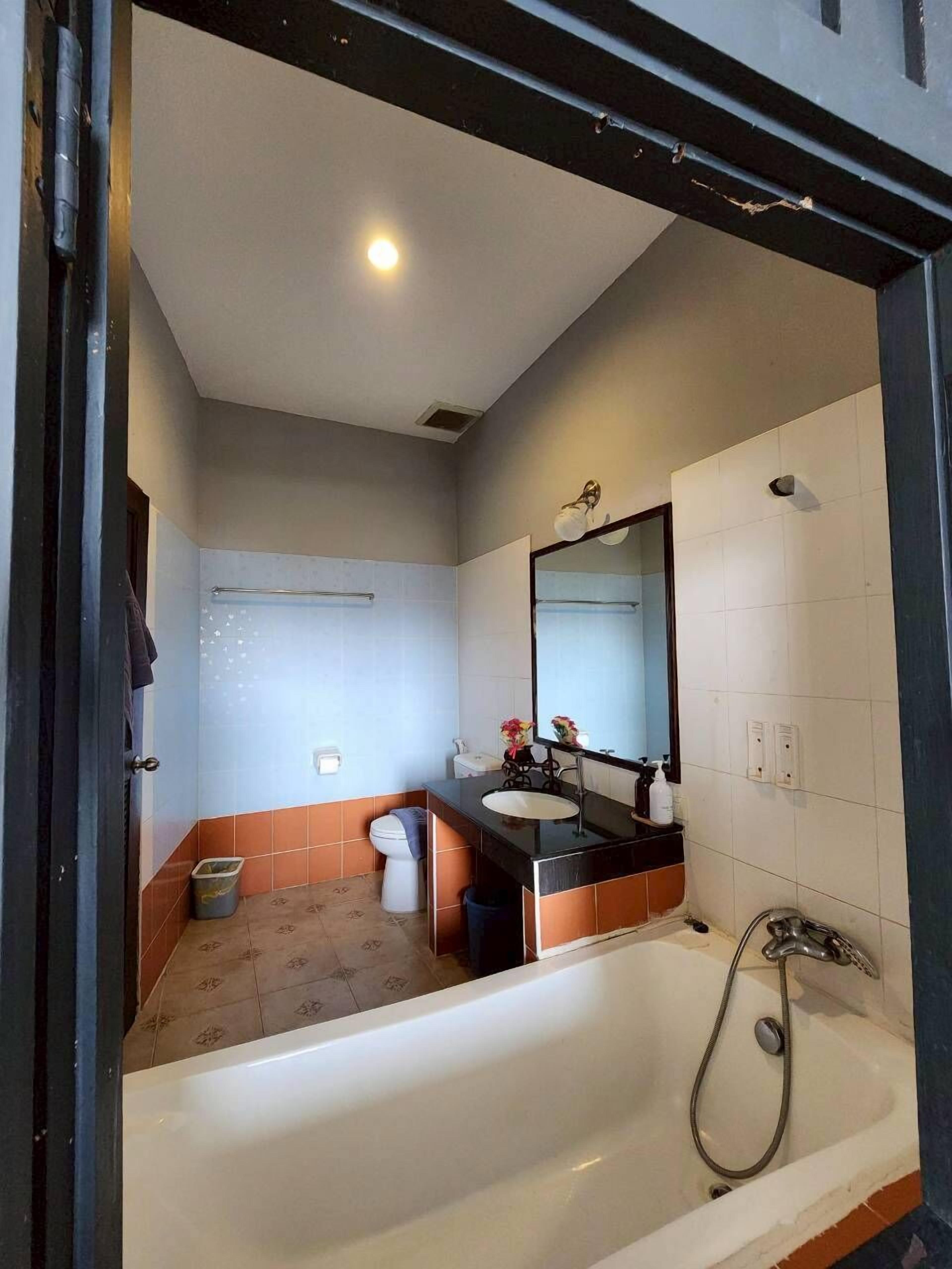 Family Triple Room | Bathroom | Hair dryer, towels, soap, shampoo