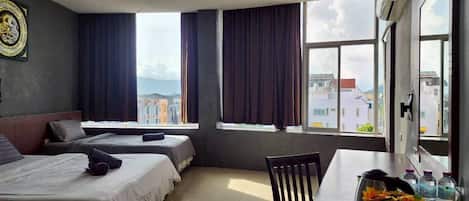 Habitación triple familiar | Escritorio y wifi gratis