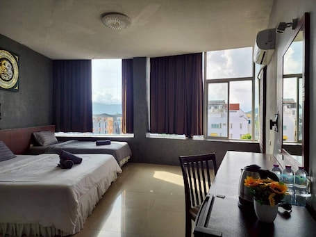 Family Triple Room | Desk, free WiFi