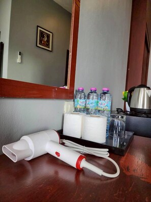 Family Triple Room | Desk, free WiFi