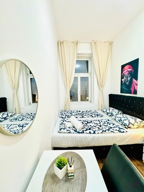 Basic Apartment | Seterika/papan seterika 