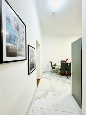 Basic Apartment | Private kitchen | Fridge, oven, stovetop, cookware/dishes/utensils - Affordable 5BR Apartment Atzgersdorf (Vienna)