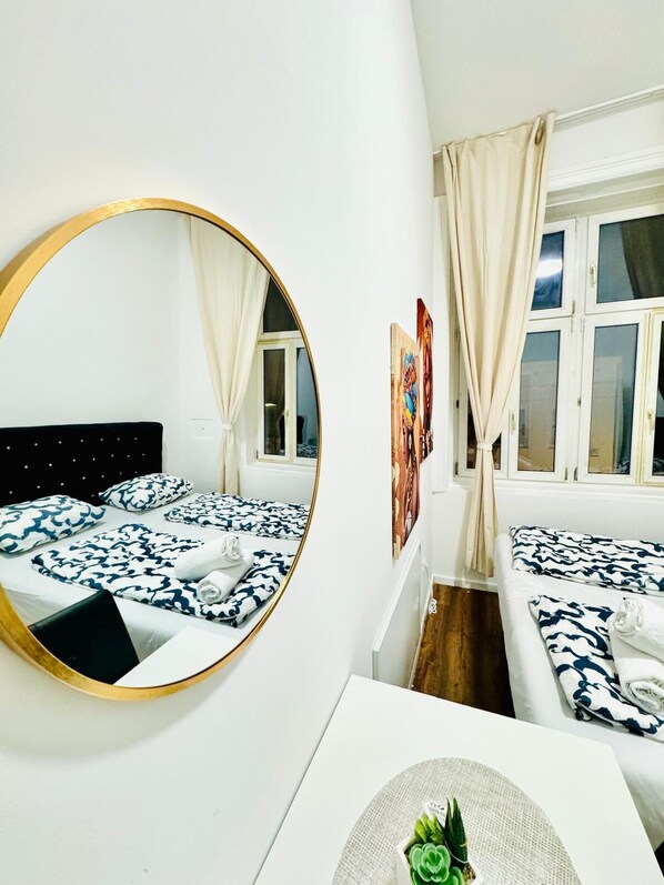 Basic Apartment | Iron/ironing board - Affordable 5BR Apartment Atzgersdorf (Vienna)