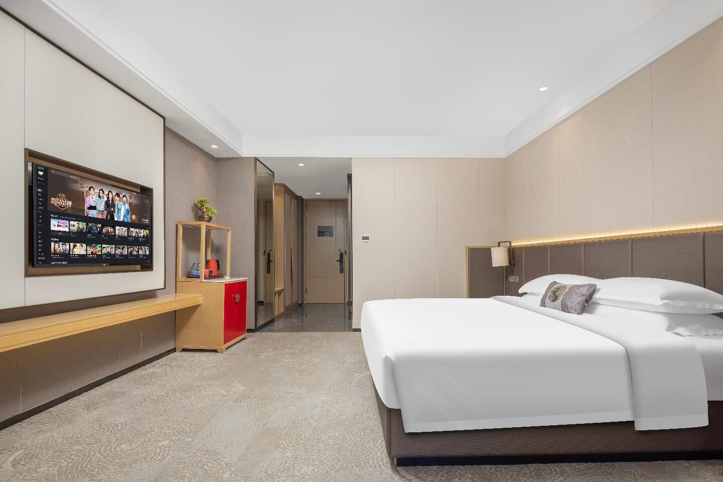 Hochwertige Bettwaren, Pillowtop-Betten, kostenlose Minibar