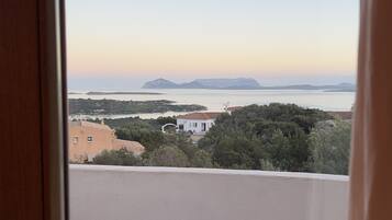 Superior Suite, Bay View | Blackout drapes, iron/ironing board, free WiFi