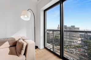 Smart TV - Modern apartment with skyline and sea views (Cape Town)