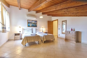 Family Suite | Iron/ironing board, cribs/infant beds, free WiFi, bed sheets - Village with swimming pool just a few minutes from Alghero (Alghero)