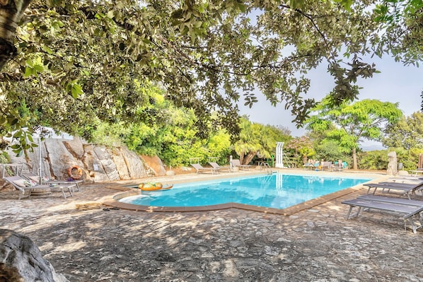 Seasonal outdoor pool, pool umbrellas, sun loungers - Village with swimming pool just a few minutes from Alghero (Alghero)