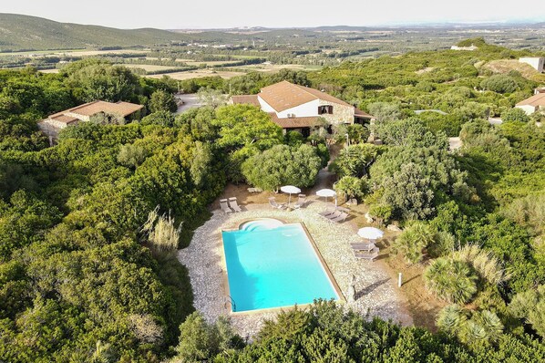 Seasonal outdoor pool, pool umbrellas, sun loungers