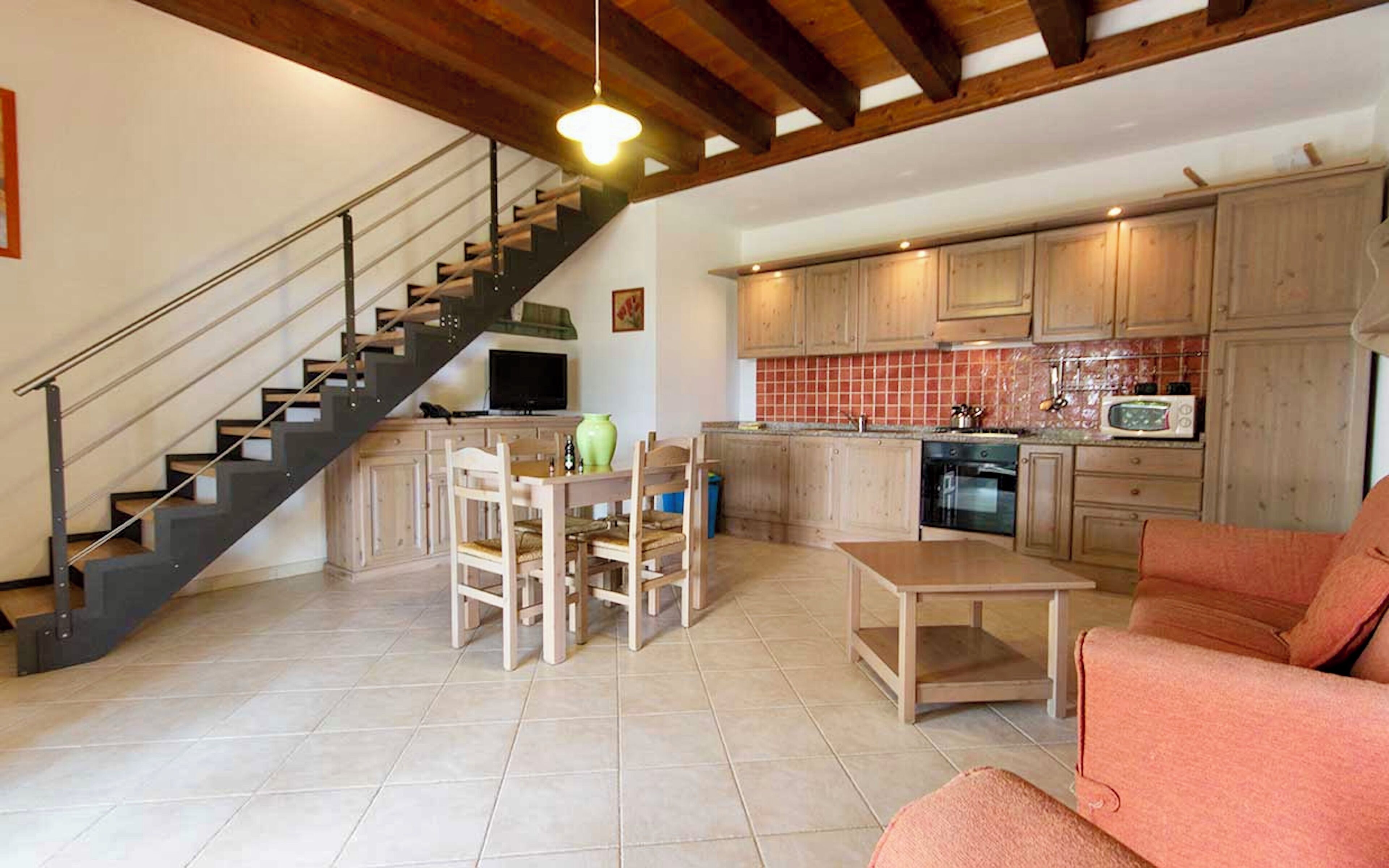 Suite | Living area | 24-inch flat-screen TV with satellite channels