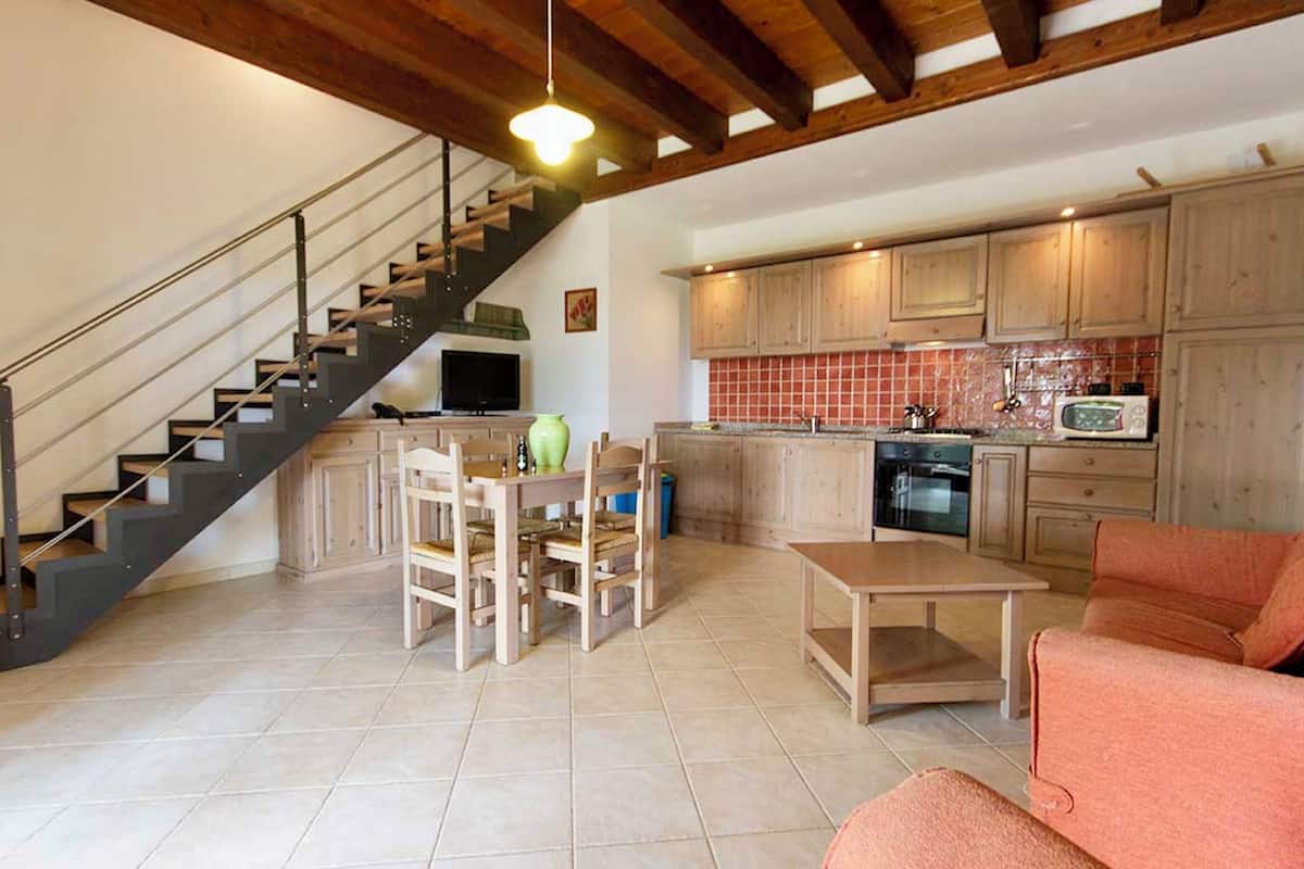 Suite | Living area | 24-inch flat-screen TV with satellite channels