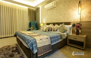 5 bedrooms, WiFi, bed sheets