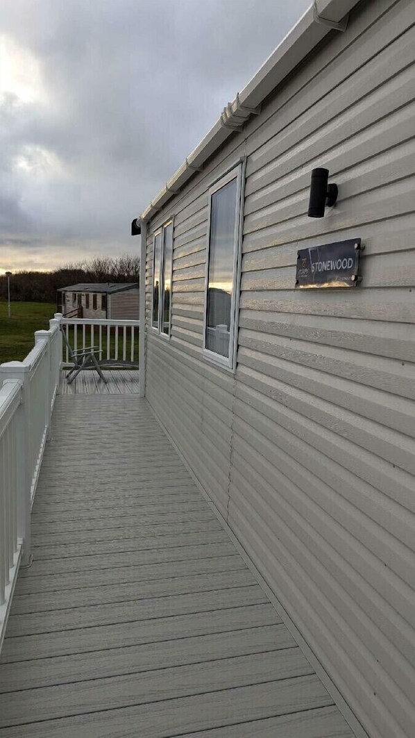 Terrace/patio - Elie Holiday Park - Holiday Accommodation 21147 (Leven)