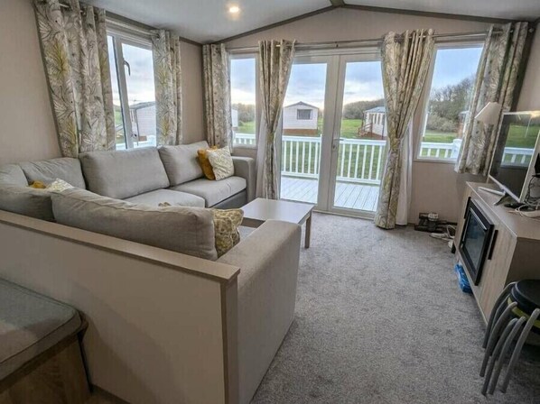 Living area - Elie Holiday Park - Holiday Accommodation 21147 (Leven)