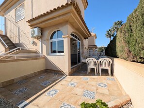 Outdoor dining - Apartment 'R-66-A Piso' with Wi-Fi and Air Conditioning (Torrevieja)