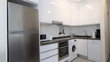Geladeira, micro-ondas, fogão, cooktop