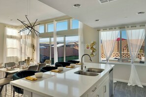 Dining - @ Marbella Lane - Desert Dream • Pool/Spa & Games (Desert Hot Springs)