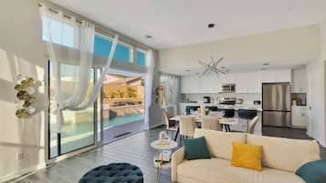 Televisión, videojuegos, futbolito y tenis de mesa