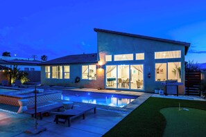 Outdoor dining - @ Marbella Lane - Desert Dream • Pool/Spa & Games (Desert Hot Springs)