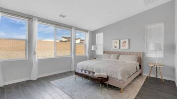 3 bedrooms, desk, iron/ironing board, travel crib