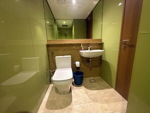 مجففات شعر، مناشف، صابون، شامبو