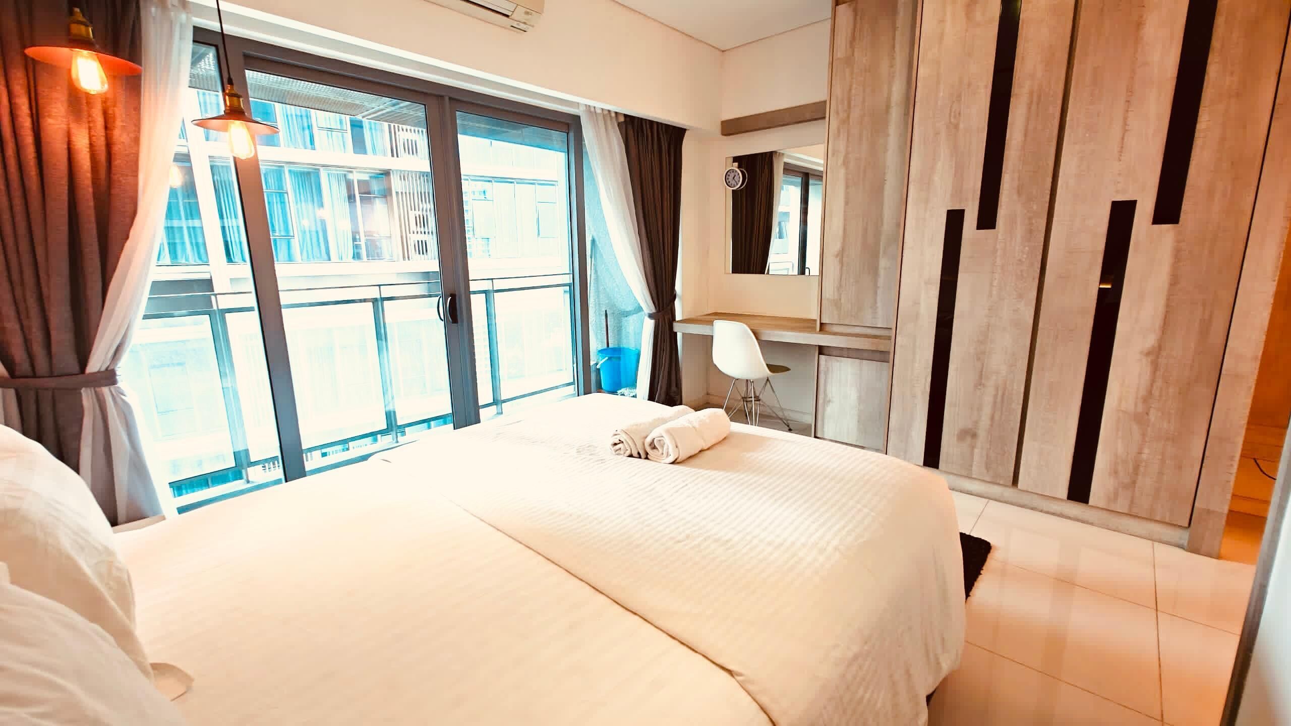 Bureau, espace de travail pour ordinateur portable