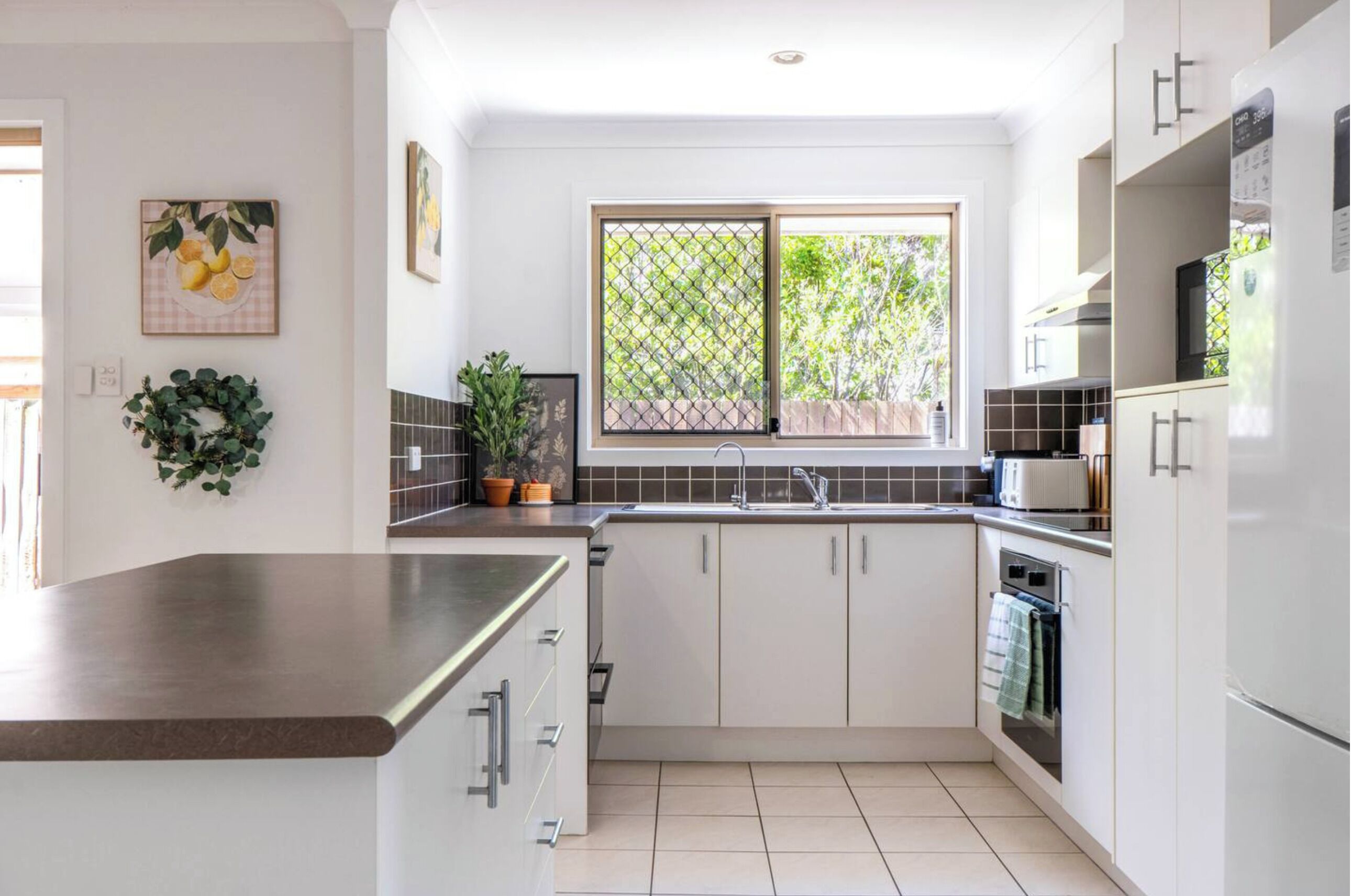 Mikrowelle, Ofen, Herdplatte, Geschirrspüler