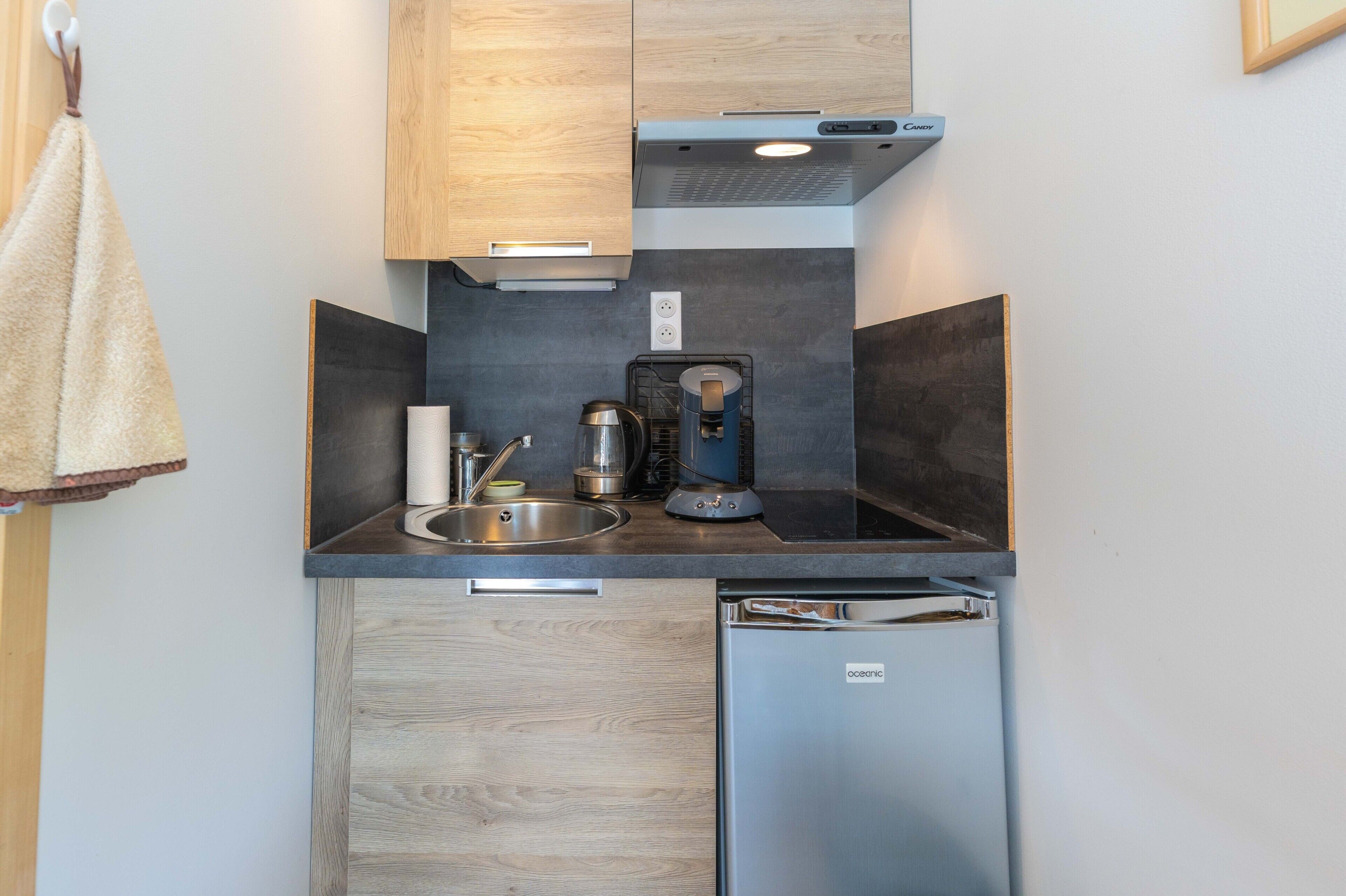 Fridge, microwave, stovetop, coffee/tea maker