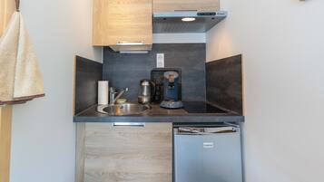 Fridge, microwave, stovetop, coffee/tea maker