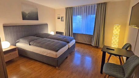 1 bedroom, free WiFi, bed sheets. Private room Lindlar