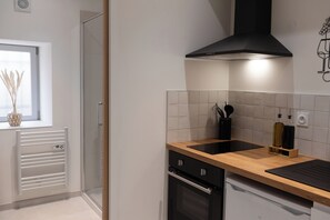 Micro-ondes, four, plaque de cuisson