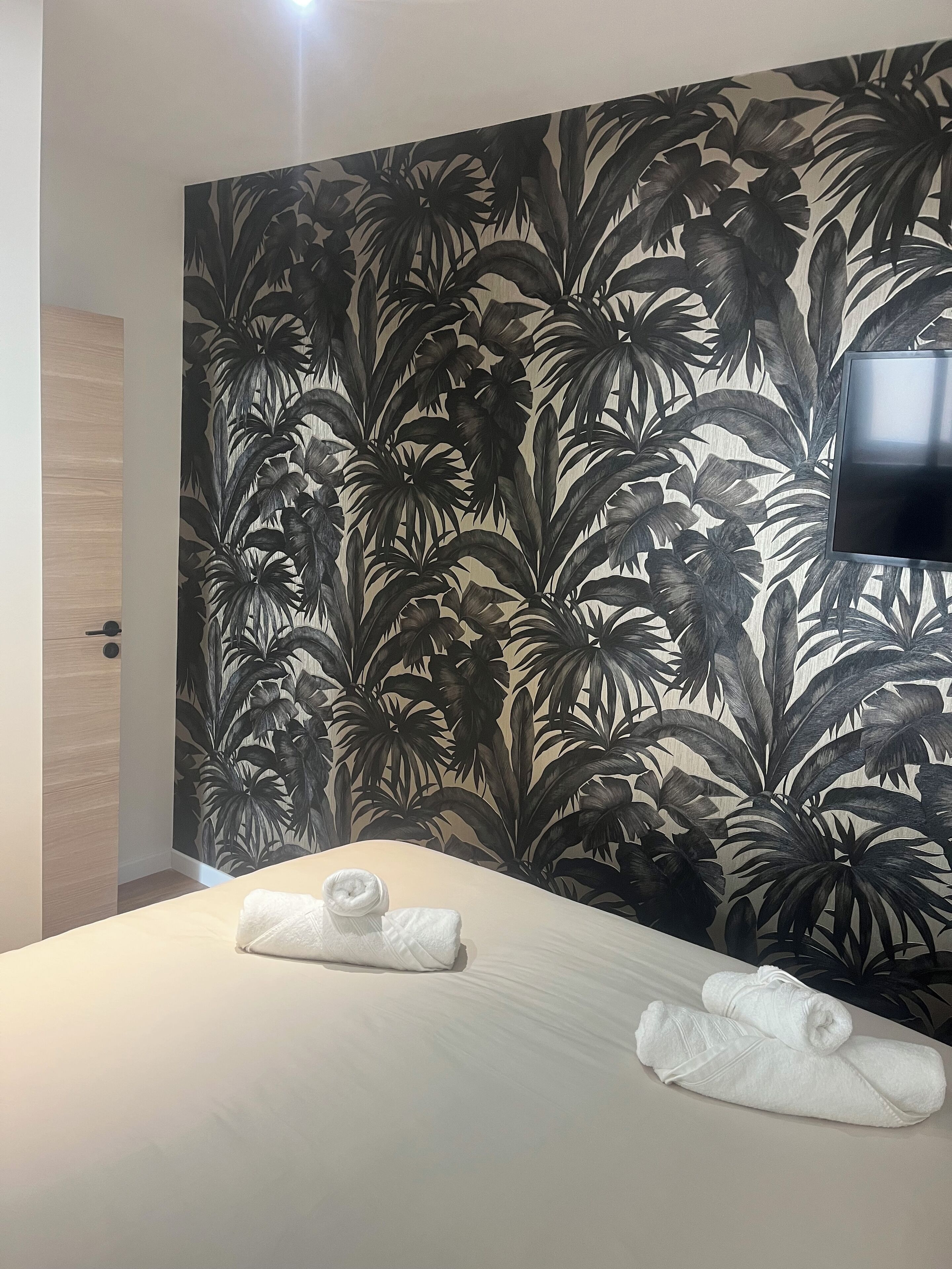 1 bedroom, iron/ironing board, internet, bed sheets