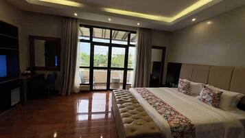 6 bedrooms, WiFi, bed sheets