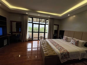 6 bedrooms, WiFi, bed sheets