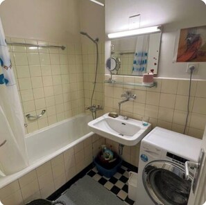 Hårtørrer, håndklæder, Sæbe, Toiletpapir