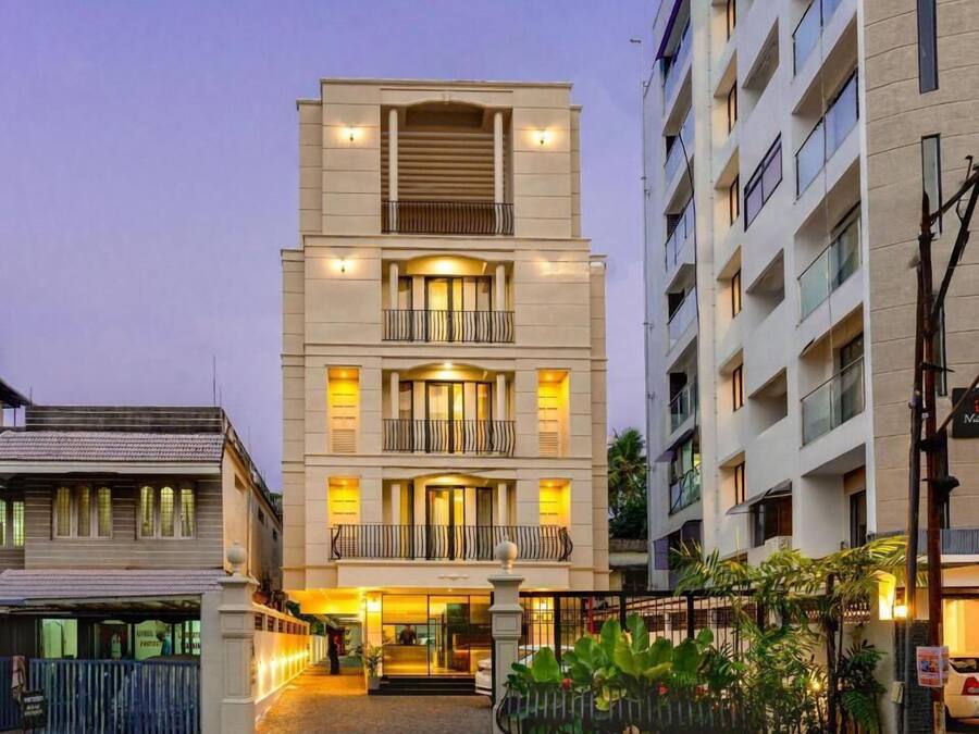 Vista frontal de la propiedad