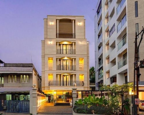 Saravana Grand Suites – A Unit of Saravana Bhavan Veg Tables Kochi