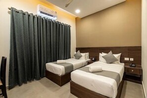 Deluxe Double or Twin Room | Laptop workspace, iron/ironing board, free WiFi, bed sheets