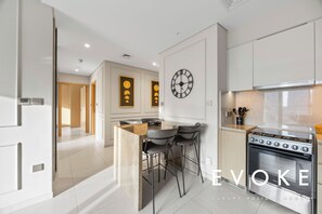 Fridge, oven, stovetop, electric kettle - Full Burj & Fountain View Evoke 2BR at Burj Royale (Dubai)