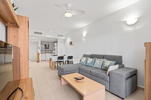 TV - Apartment 'El Rincon Soleado' with Shared Pool, Wi-Fi and Air Conditioning (Dehesa de Campoamor)