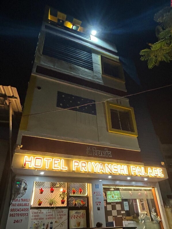 المنشأة من الخارج