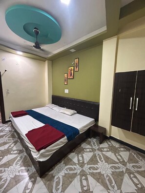 ห้องดีลักซ์ | โต๊ะทำงาน, พื้นที่ทำงานแบบใช้แล็ปท็อป, Wi-Fi ฟรี