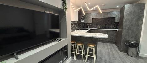 Apartamento Confort, 2 habitaciones, no fumadores, cocina | Cocina privada | Frigorífico grande, horno, placa de cocina y lavavajillas