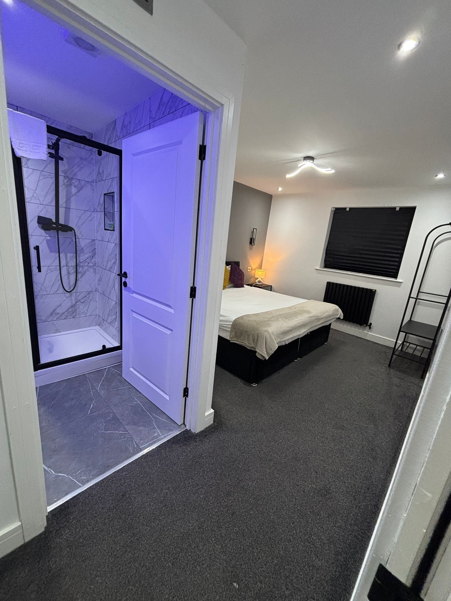 Laptop workspace, free WiFi